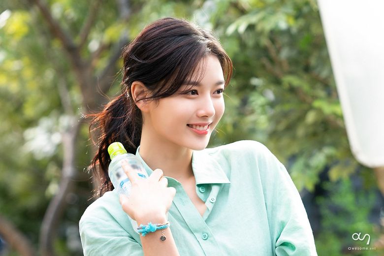 Kim YooJung, Commercial Shooting Behind-the-Scene