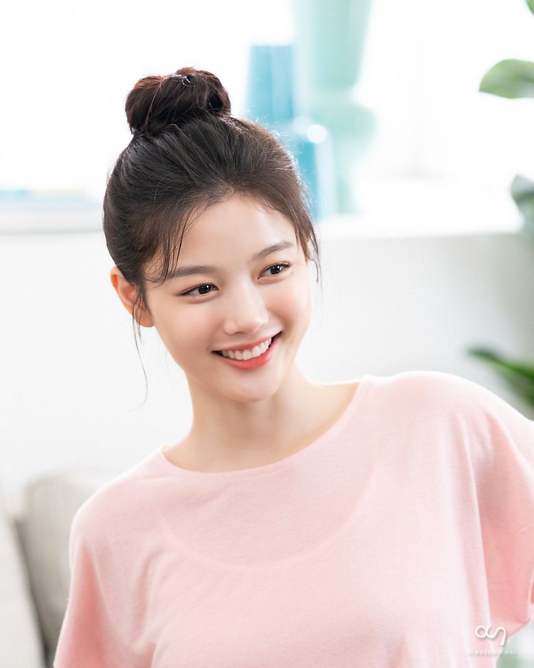 Kim YooJung, Commercial Shooting Behind-the-Scene