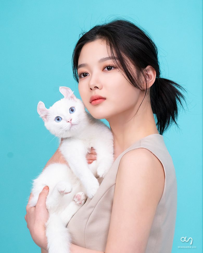 Kim YooJung, Photoshoot Behind-the-Scene