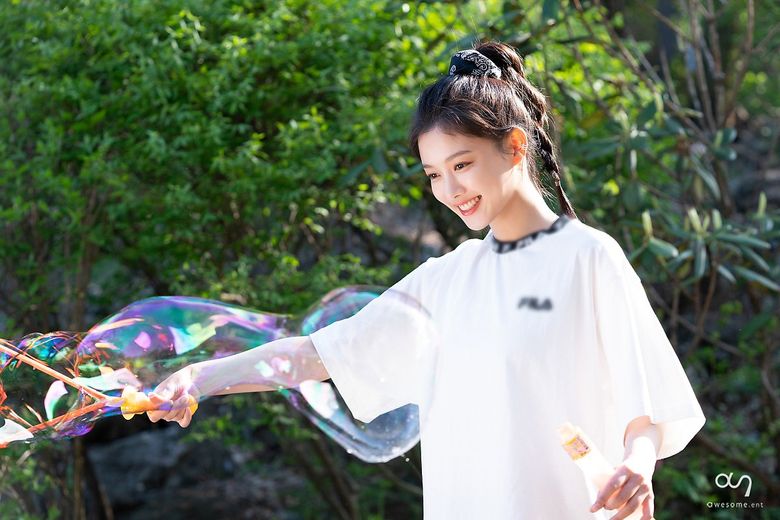 Kim YooJung, Photoshoot Behind-the-Scene - Part2