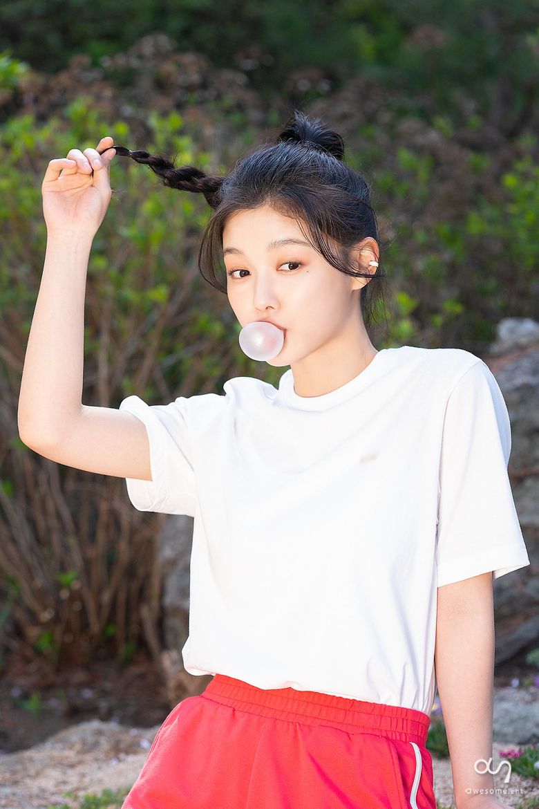 Kim YooJung, Photoshoot Behind-the-Scene - Part2