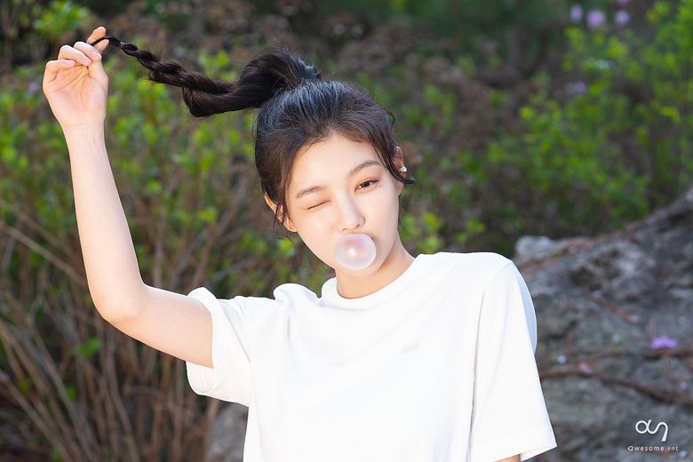 Kim YooJung, Photoshoot Behind-the-Scene - Part2