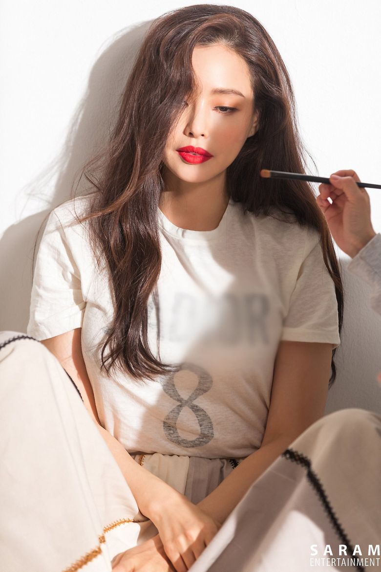 Lee Hanee For Cosmopolitan Magazine May Issue (+Behind-the-Scene)