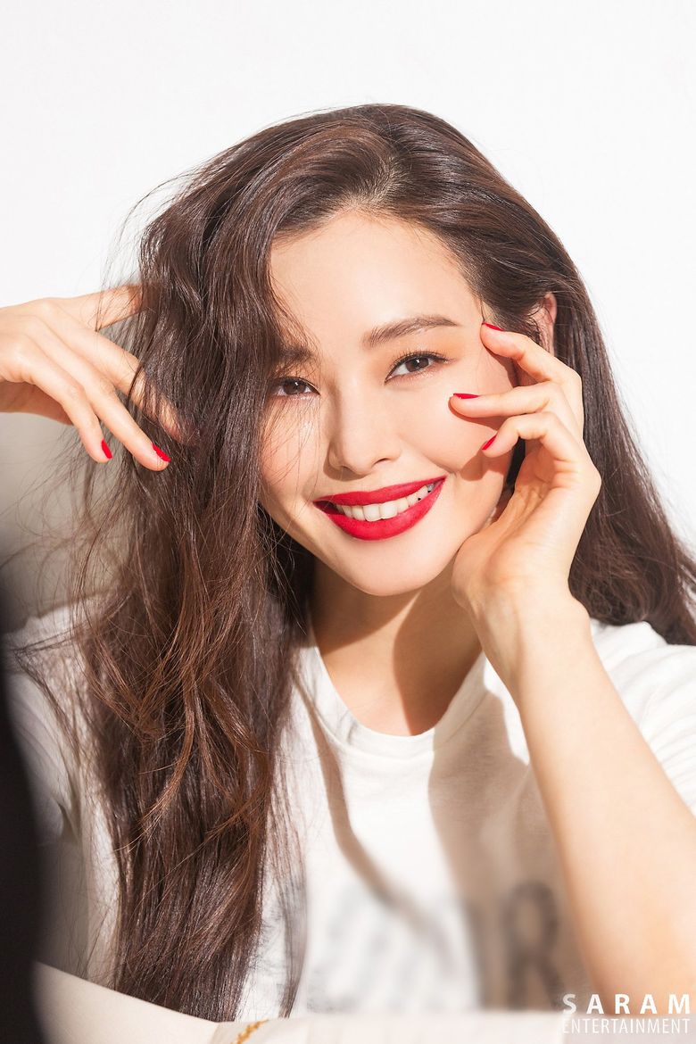 Lee Hanee For Cosmopolitan Magazine May Issue (+Behind-the-Scene)