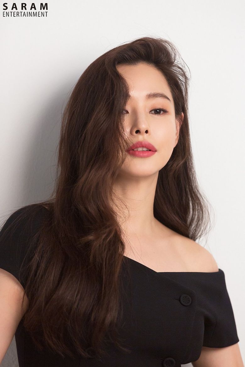 Lee Hanee For Cosmopolitan Magazine May Issue (+Behind-the-Scene)