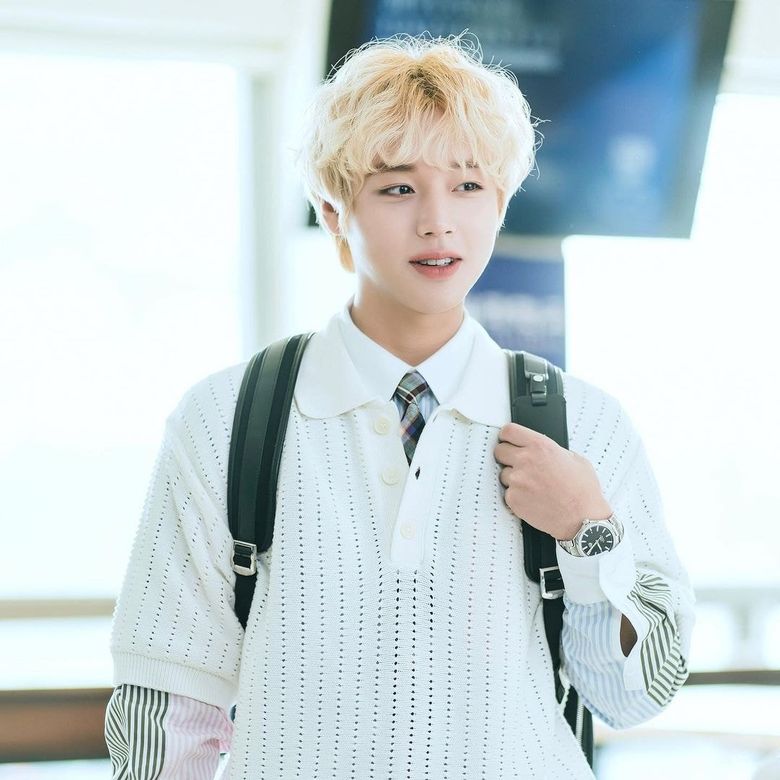 Netizens Find Park JiHoon Cute   Handsome In First Stills Of  Blue Spring From A Distance   - 37