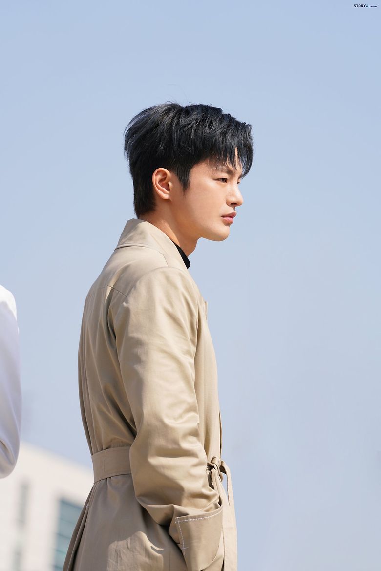 Seo InGuk, Drama Poster Shooting Of "Doom At Your Service" Behind-the-Scene - Part 1