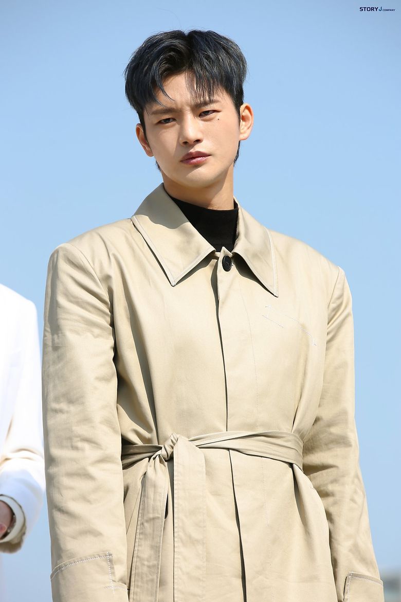 Seo InGuk, Drama Poster Shooting Of "Doom At Your Service" Behind-the-Scene - Part 1