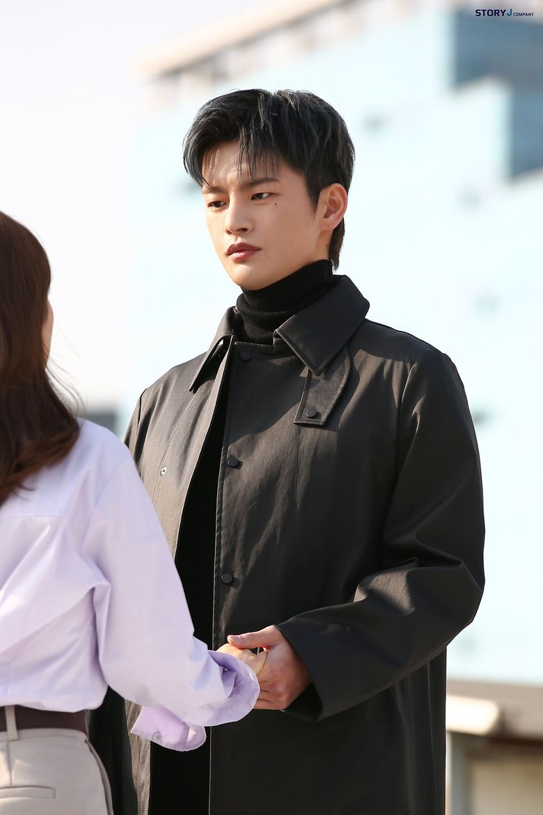 Seo InGuk, Drama Poster Shooting Of "Doom At Your Service" Behind-the-Scene - Part 2