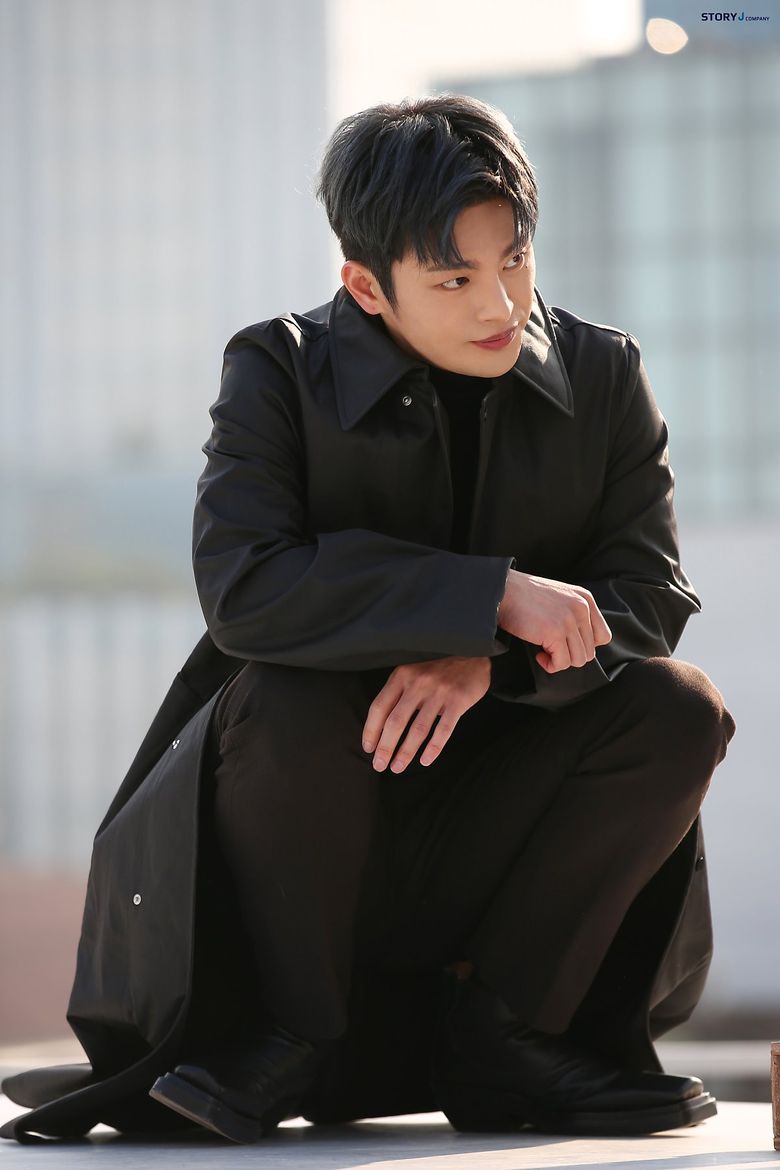 Seo InGuk, Drama Poster Shooting Of "Doom At Your Service" Behind-the-Scene - Part 2