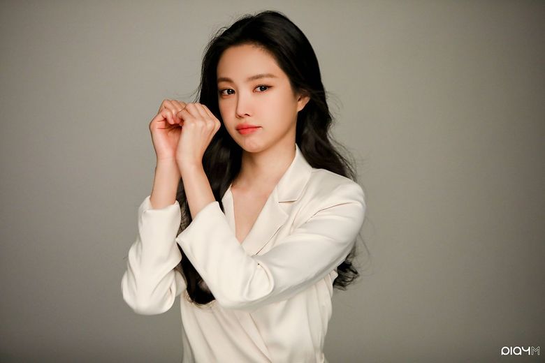 Son NaEun, Photoshoot Behind-the-Scene - Part 1