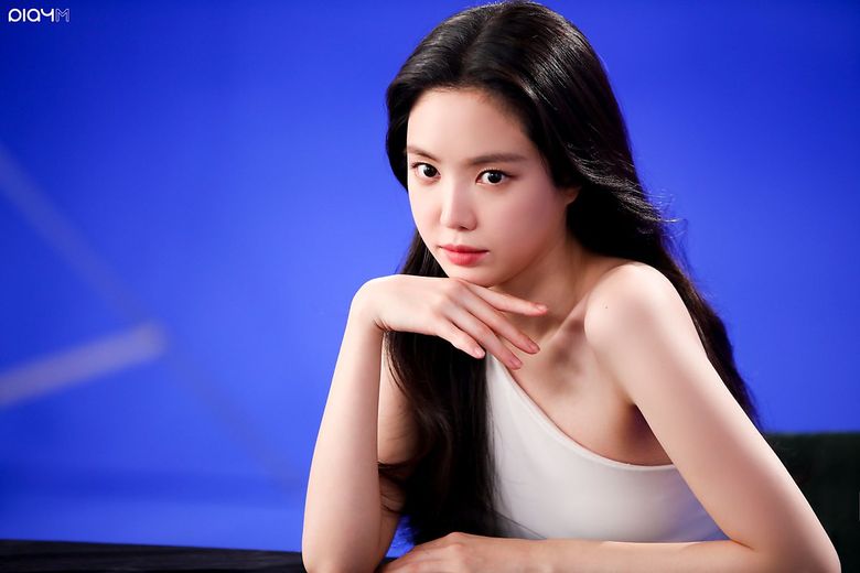 Son NaEun, Photoshoot Behind-the-Scene - Part 1