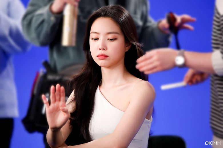 Son NaEun, Photoshoot Behind-the-Scene - Part 1