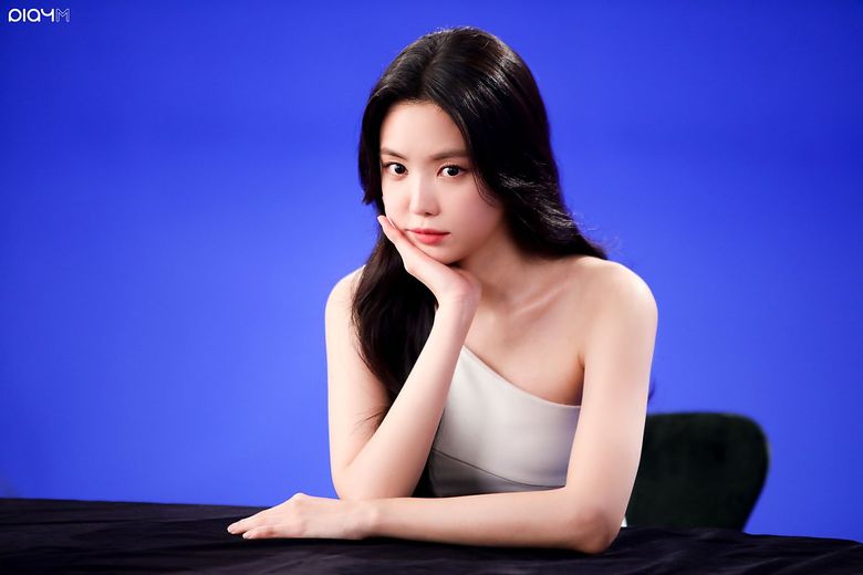 Son NaEun, Photoshoot Behind-the-Scene - Part 1