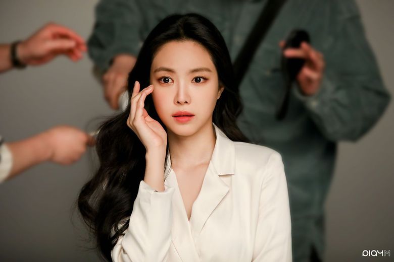 Son NaEun, Photoshoot Behind-the-Scene - Part 2