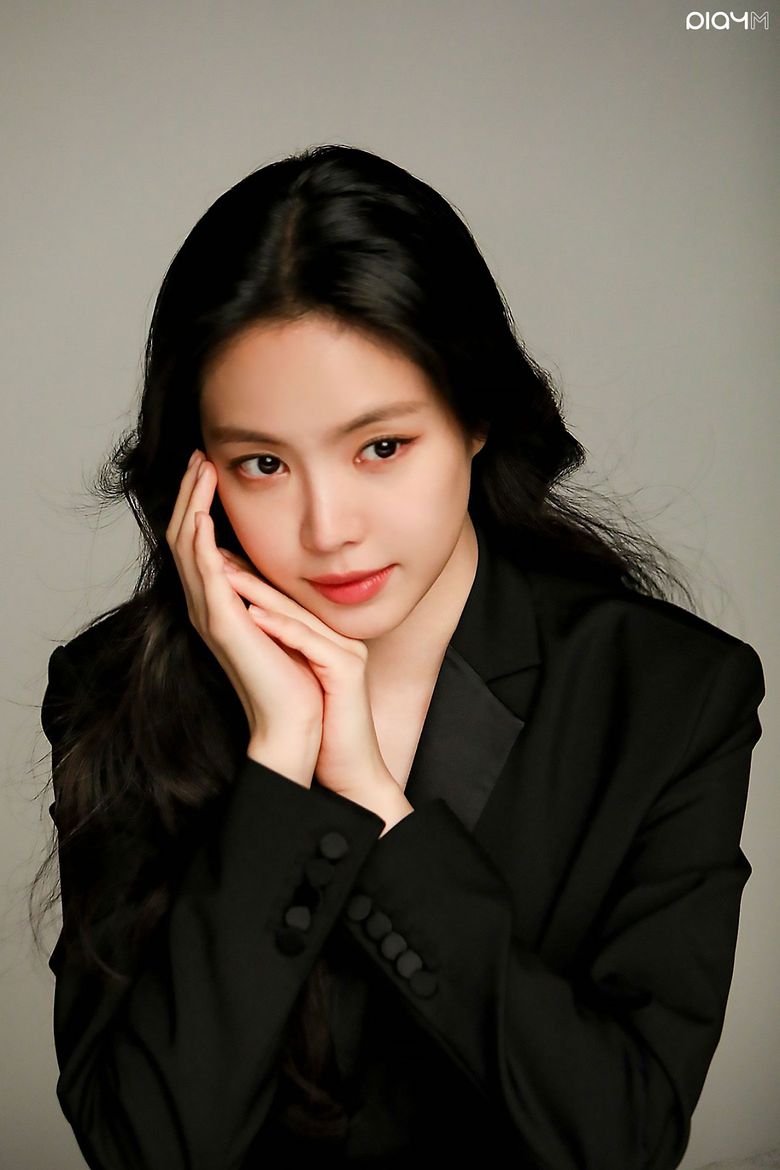 Son NaEun, Photoshoot Behind-the-Scene - Part 2