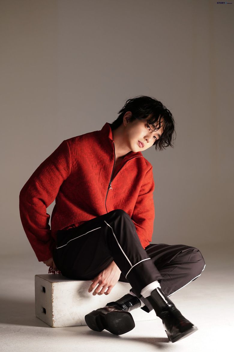 Yoo SeungHo For ELLE Korea Magazine May Issue Behind Shooting Scene - Part 2