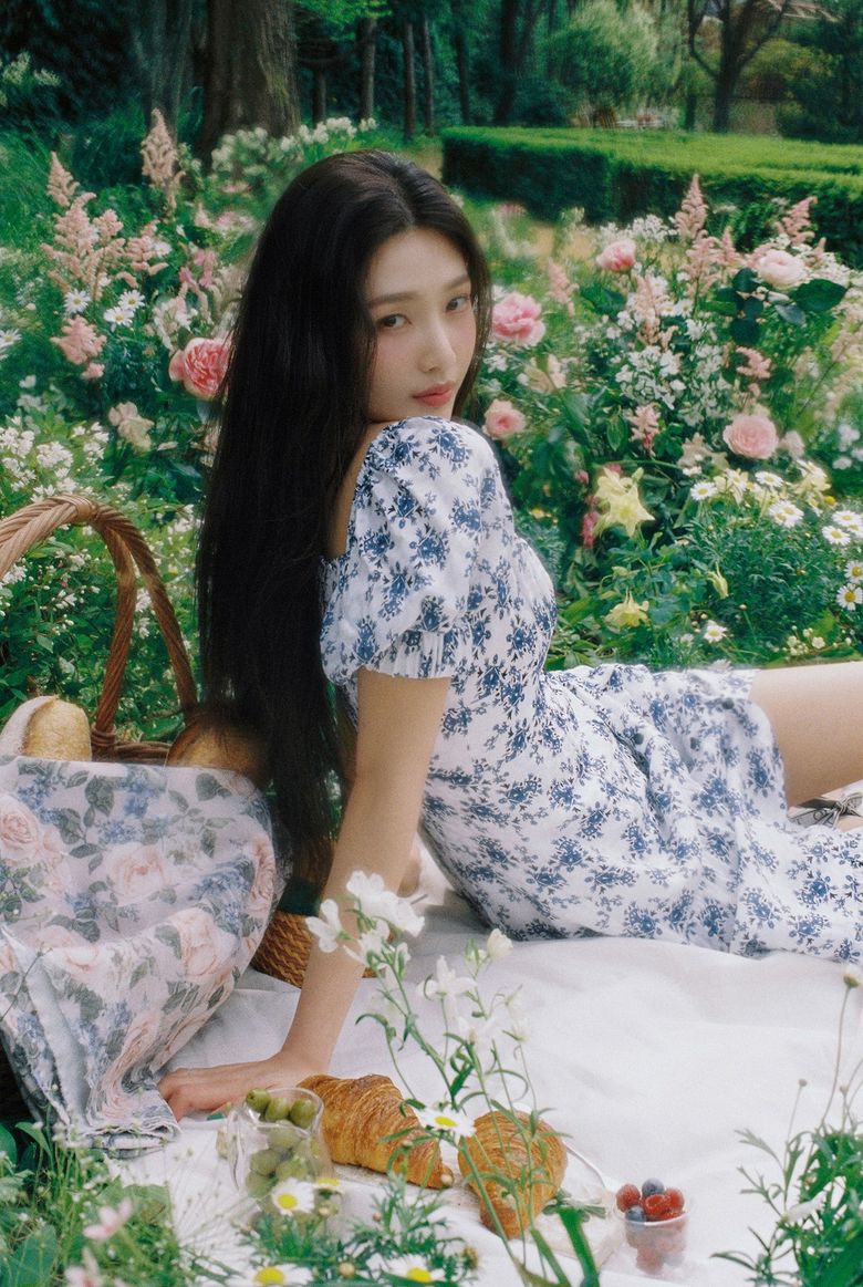 Red Velvet's Joy Special Album "Hello" Teaser Image