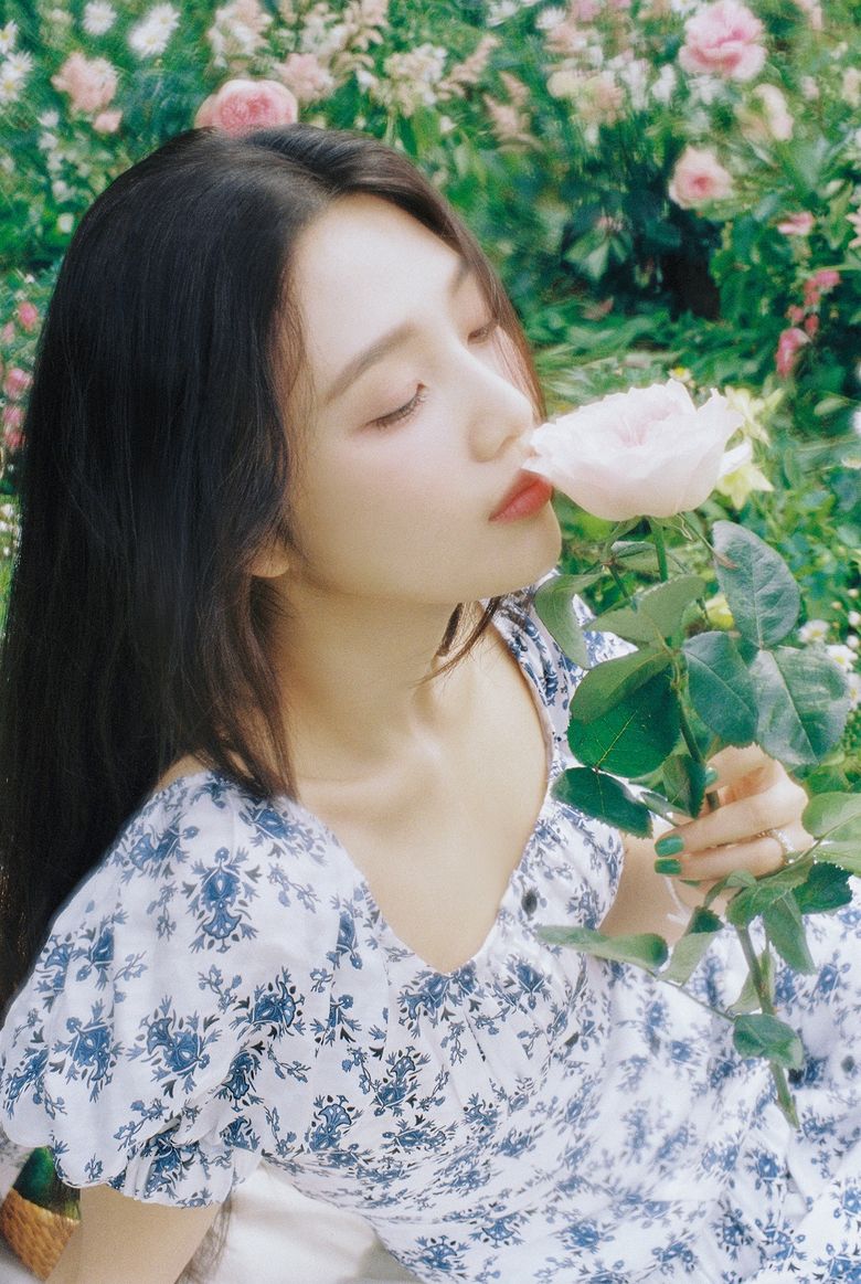 Red Velvet's Joy Special Album "Hello" Teaser Image