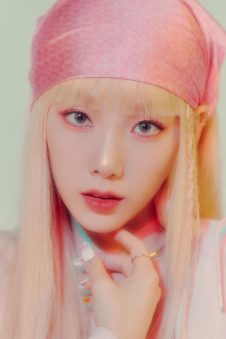 Girls Generation's TaeYeon Single Album "Weekend" Concept Photo