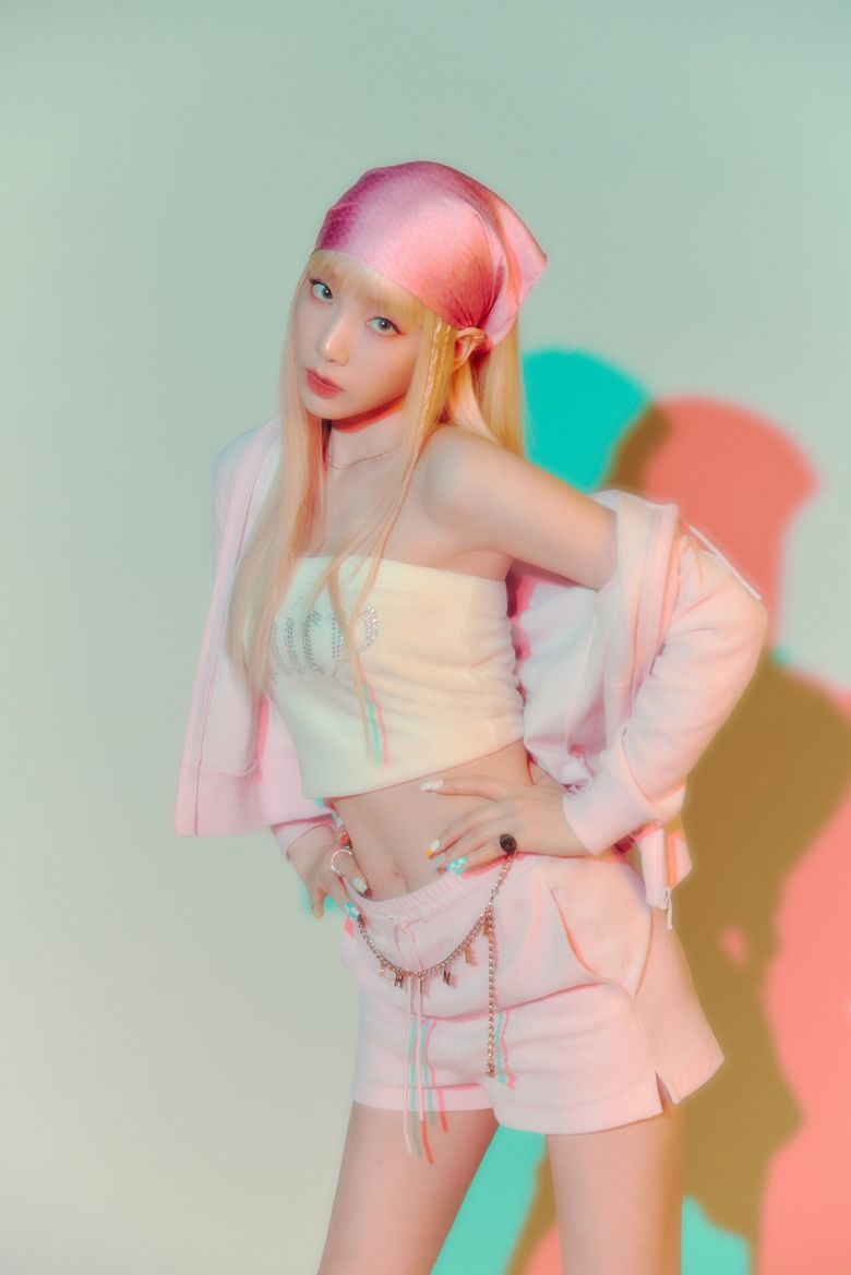 Girls Generation's TaeYeon Single Album "Weekend" Concept Photo