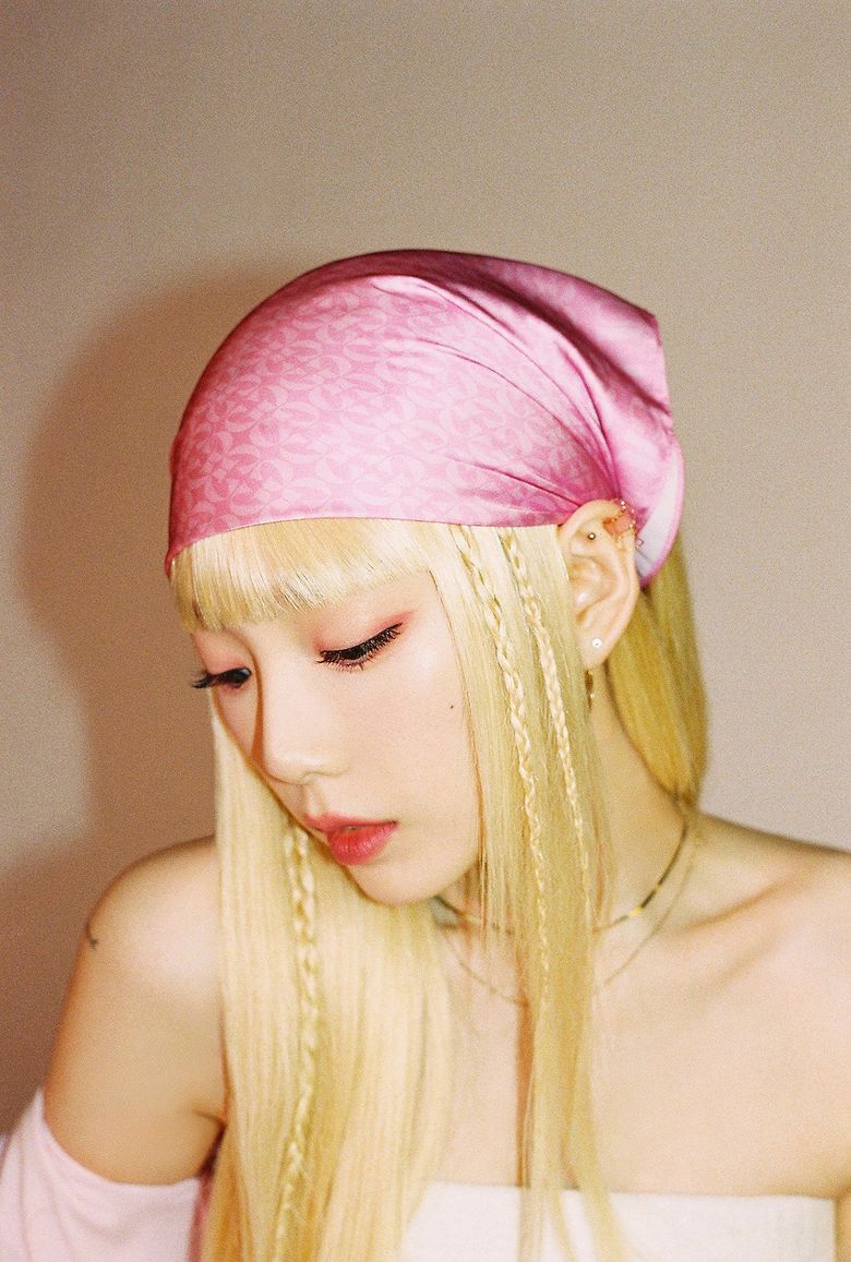 Girls Generation's TaeYeon Single Album "Weekend" Concept Photo