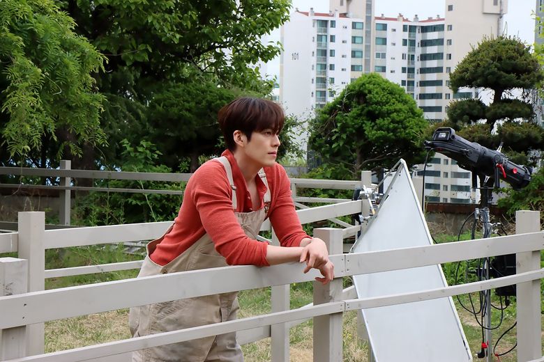 Kim WooBin For ELLE Korea Magazine June Issue Behind-the-Scene