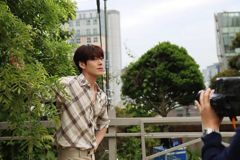 Kim WooBin For ELLE Korea Magazine June Issue Behind-the-Scene