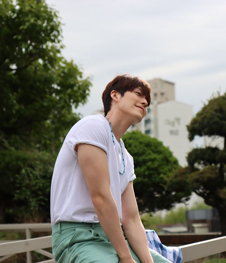 Kim WooBin For ELLE Korea Magazine June Issue (+Behind-the-Scene)