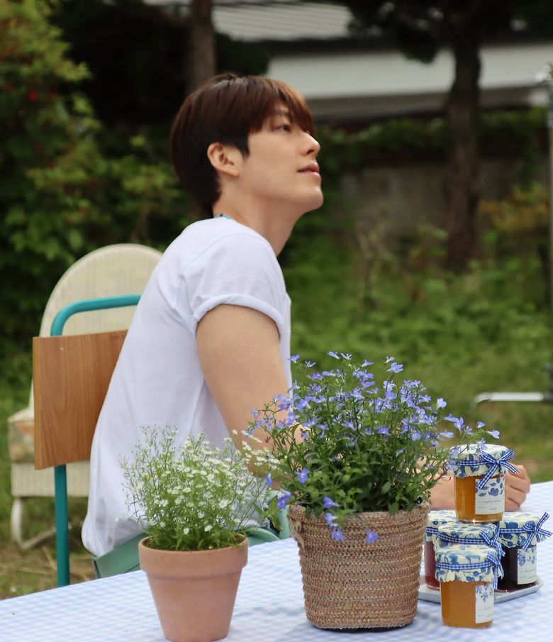 Kim WooBin For ELLE Korea Magazine June Issue (+Behind-the-Scene)