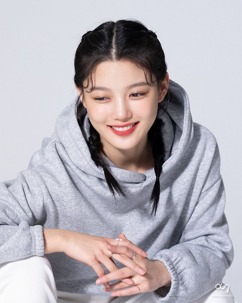 Kim YooJung, Photoshoot Behind-the-Scene