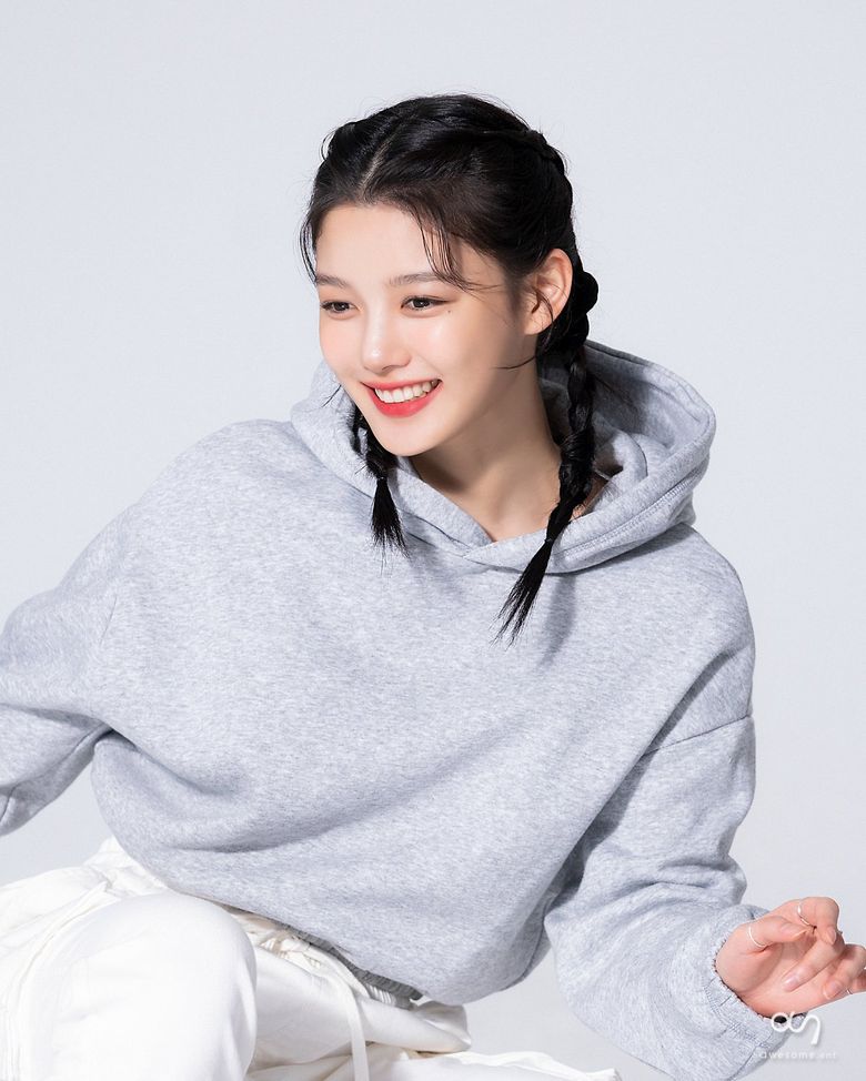 Kim YooJung, Photoshoot Behind-the-Scene