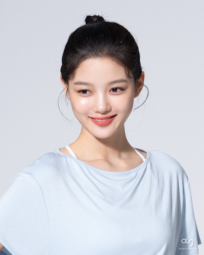 Kim YooJung, Photoshoot Behind-the-Scene