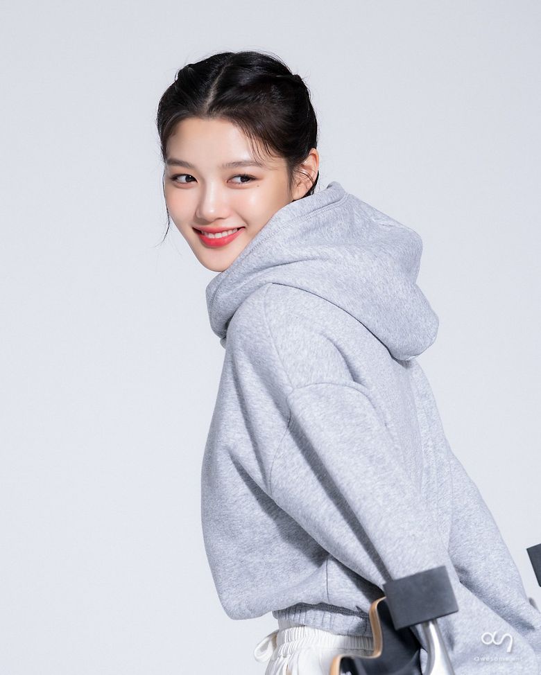 Kim YooJung, Photoshoot Behind-the-Scene