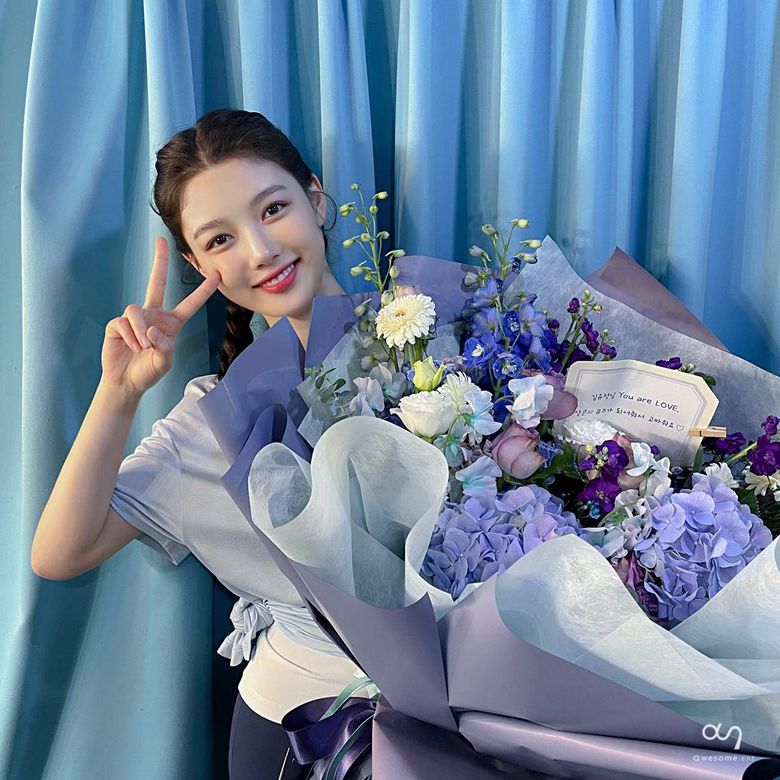 Kim YooJung, Photoshoot Behind-the-Scene