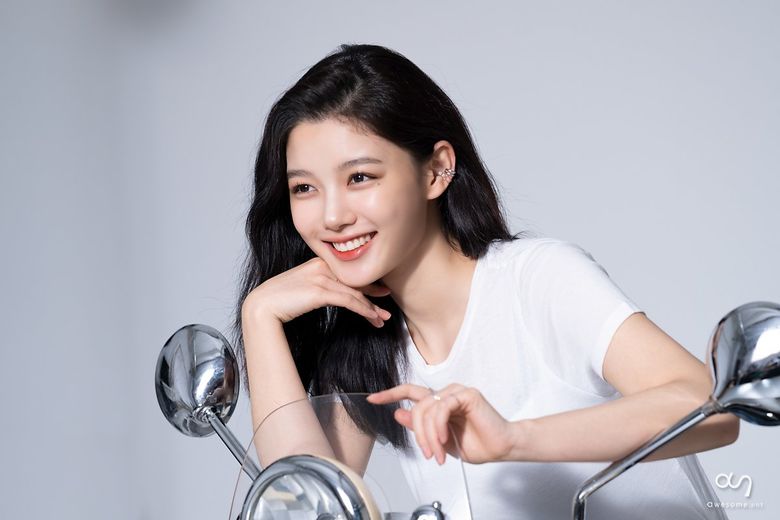 Kim YooJung, Photoshoot Behind-the-Scene