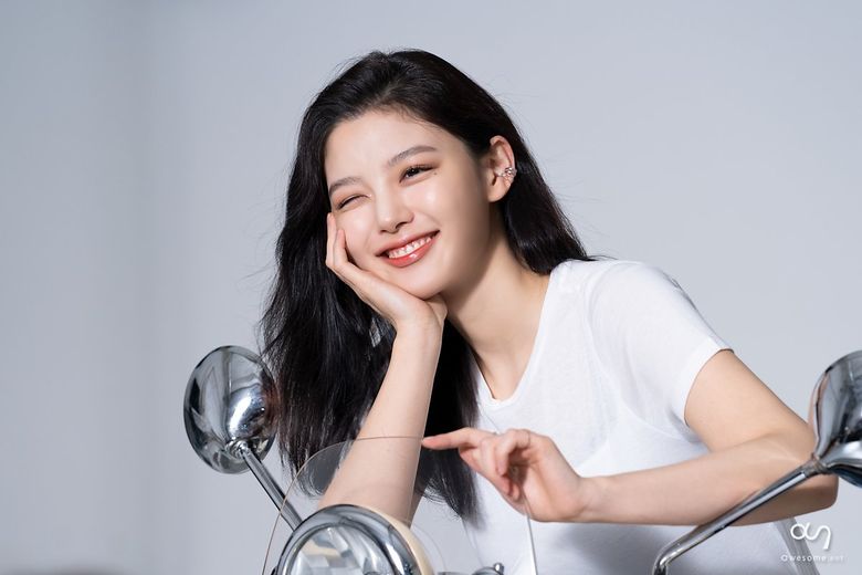 Kim YooJung, Photoshoot Behind-the-Scene