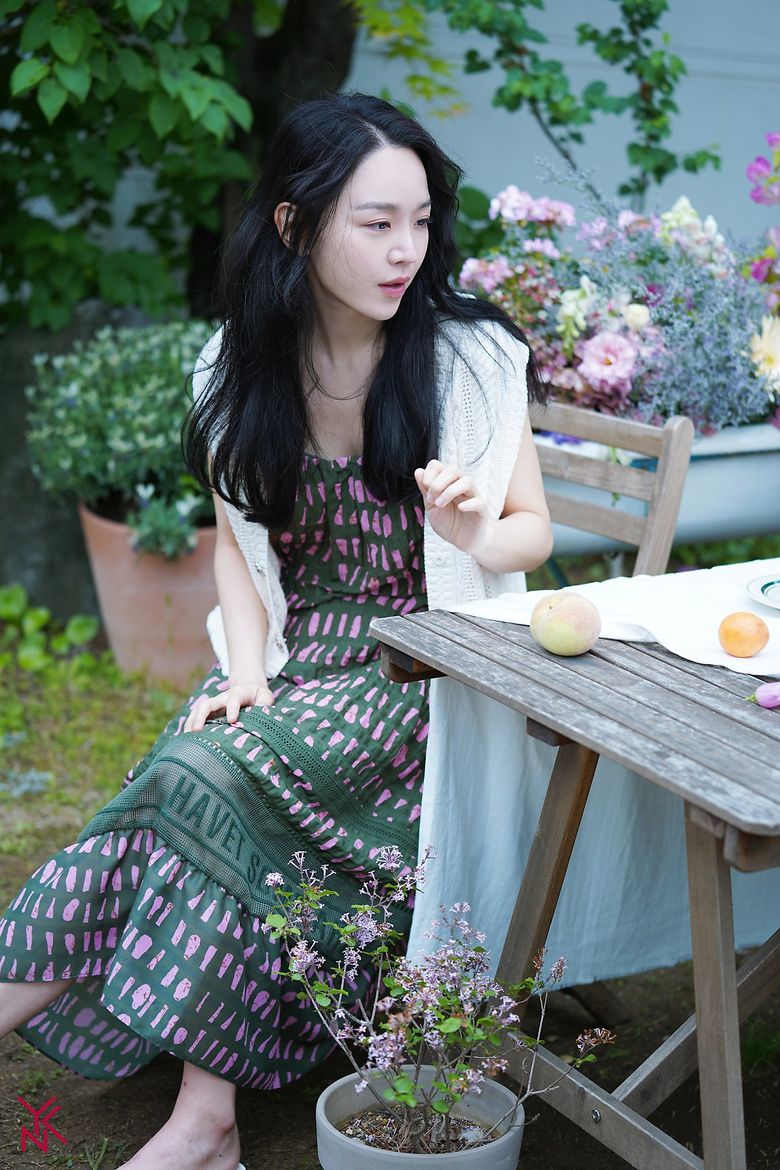 Shin HyeSun For ELLE Magazine June Issue Behind-the-Scene - Part 1