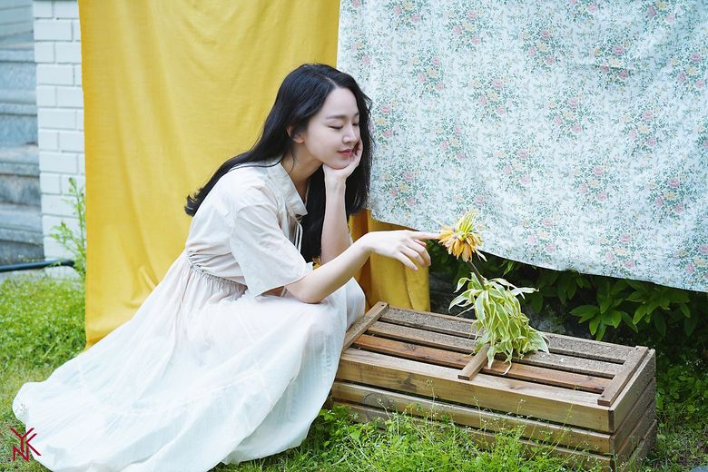 Shin HyeSun For ELLE Magazine June Issue Behind-the-Scene - Part 1