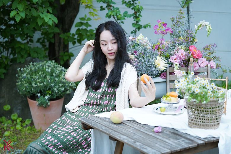 Shin HyeSun For ELLE Magazine June Issue Behind-the-Scene - Part 1