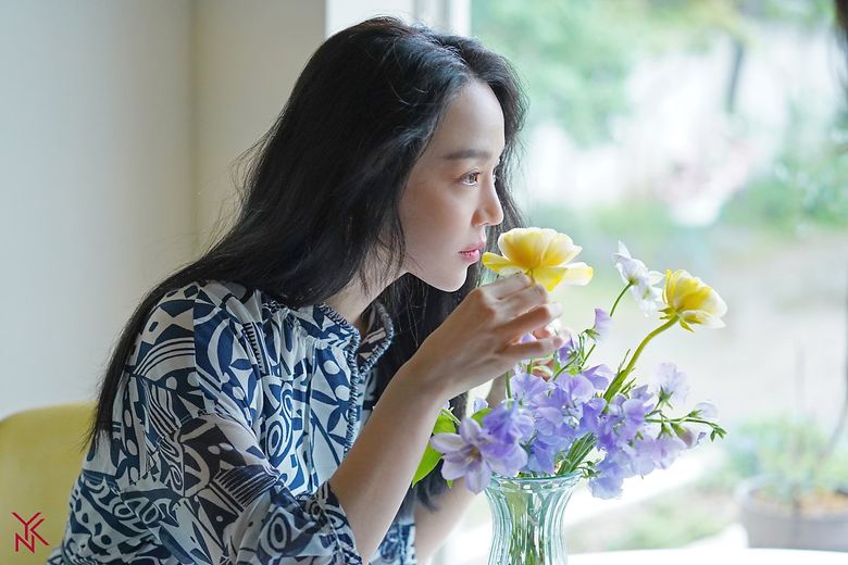 Shin HyeSun For ELLE Magazine June Issue Behind-the-Scene - Part 2