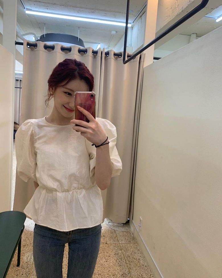 10 K Pop Idols Who Have Mastered The Mirror Selfie  - 99