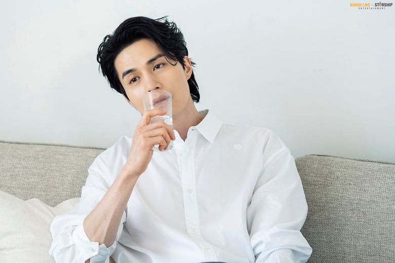 Lee DongWook For ELLE Korea Magazine July Issue Behind-the-Scene - Part 3