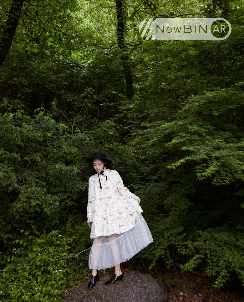 Lee SeYoung For NewBIN AR Magazine July Issue