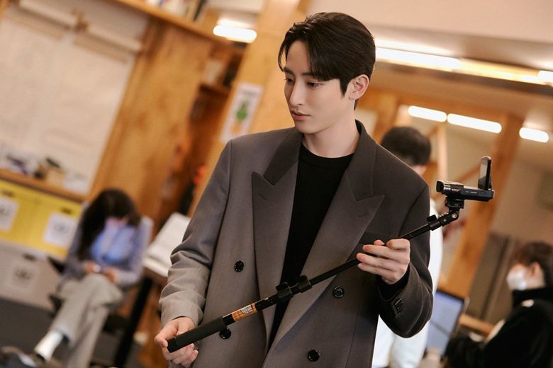 Lee SooHyuk, Drama "Doom At Your Service" Set Behind-the-Scene