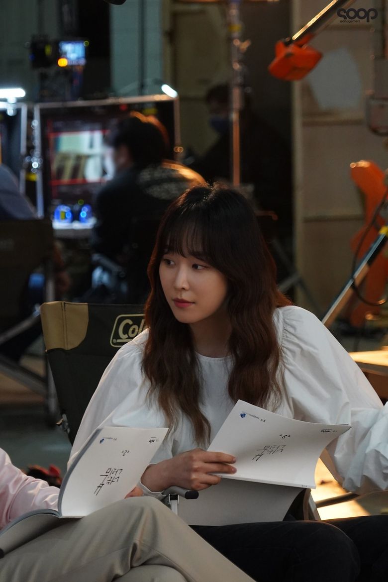 Seo HyunJin, Drama Poster Shooting Of "You Are My Spring" Behind-the-Scene - Part 2