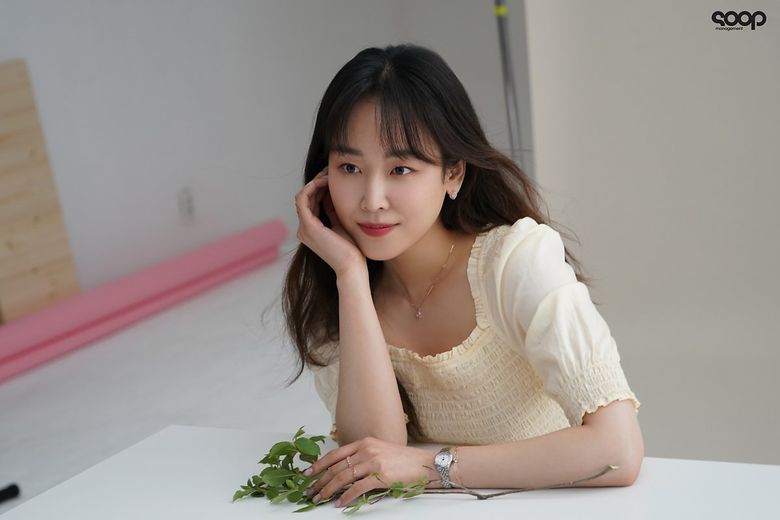 Seo HyunJin, Photoshoot Behind-the-Scene - Part 1