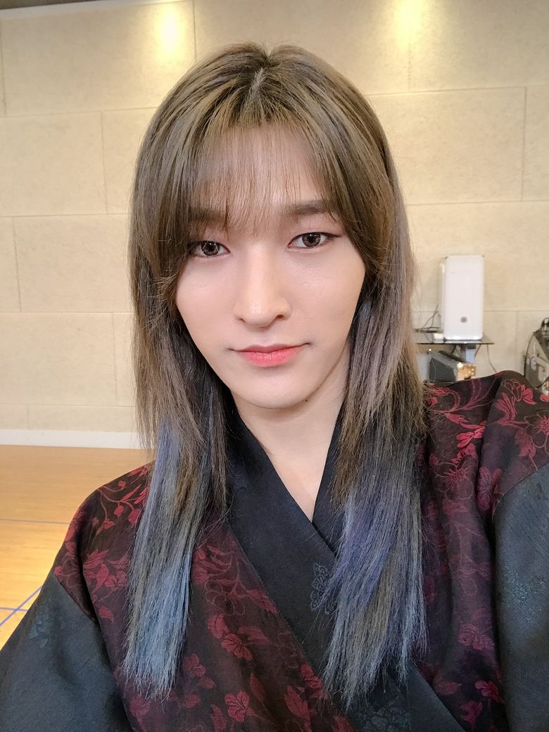 21 Male K Pop Idols Who Are Gorgeous With Long Hair Right Now   July 2021 Edition  - 51