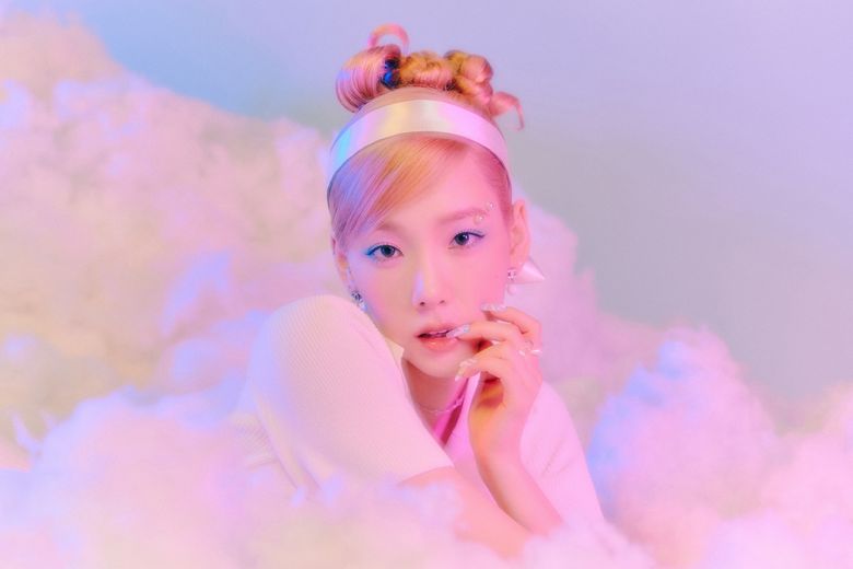 Girls Generation's TaeYeon Single Album "Weekend" Concept Photo #2