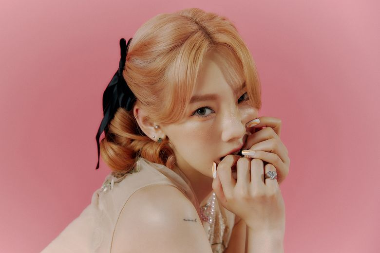 Girls Generation's TaeYeon Single Album "Weekend" Concept Photo #2